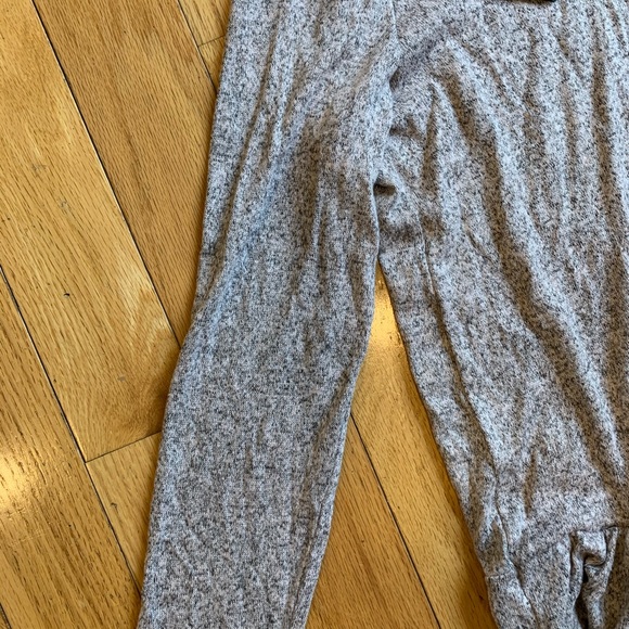 Jane and Delancey super soft hooded top. Small - Picture 6 of 13